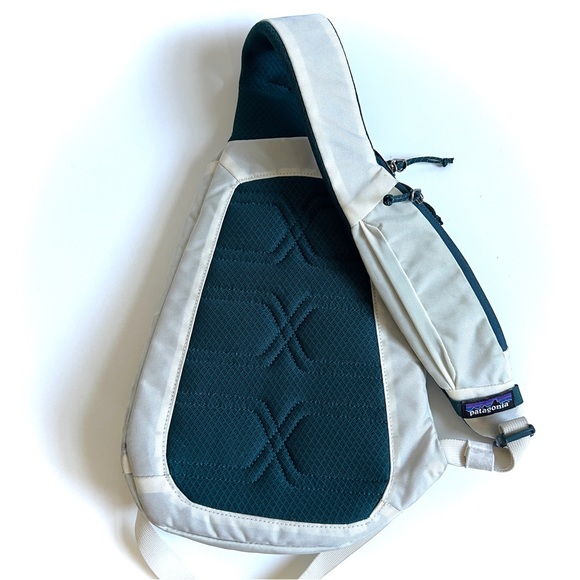 Patagonia atom 8L sling creamy white and green crossbody - Picture 2 of 5